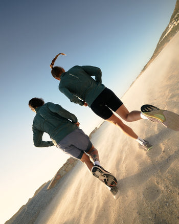 Lookbook Phantom LightShell Hooded Jacket Women 51