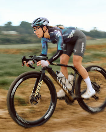Lookbook Canyon x DT Swiss All-Terrain Racing Cycling Suit Women 12
