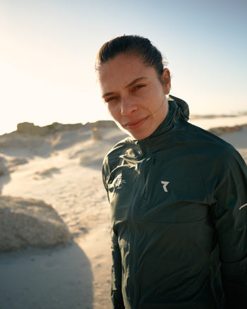 Lookbook Phantom LightShell Hooded Jacket Women 9