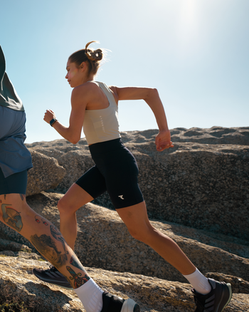 Lookbook Spectra Running Singlet Women 27