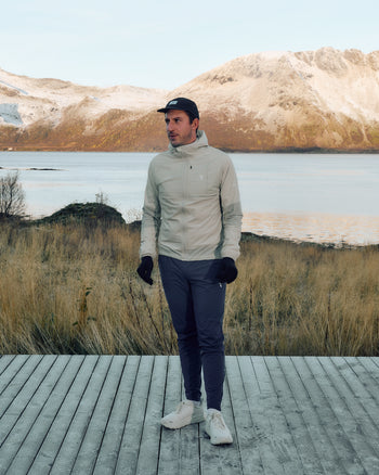 Lookbook Phantom LightShell Hooded Jacket Men 50