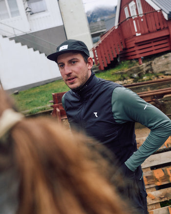 Lookbook Phantom Running Insulated Vest Men 19