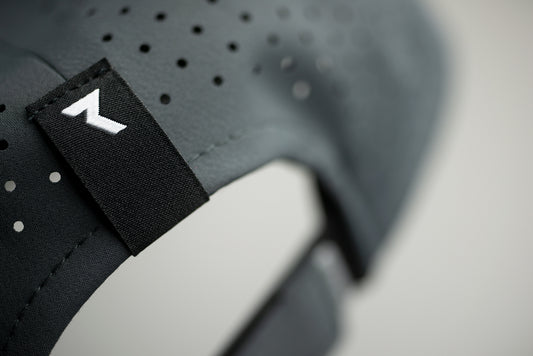 Aura Seamless Tech Cap